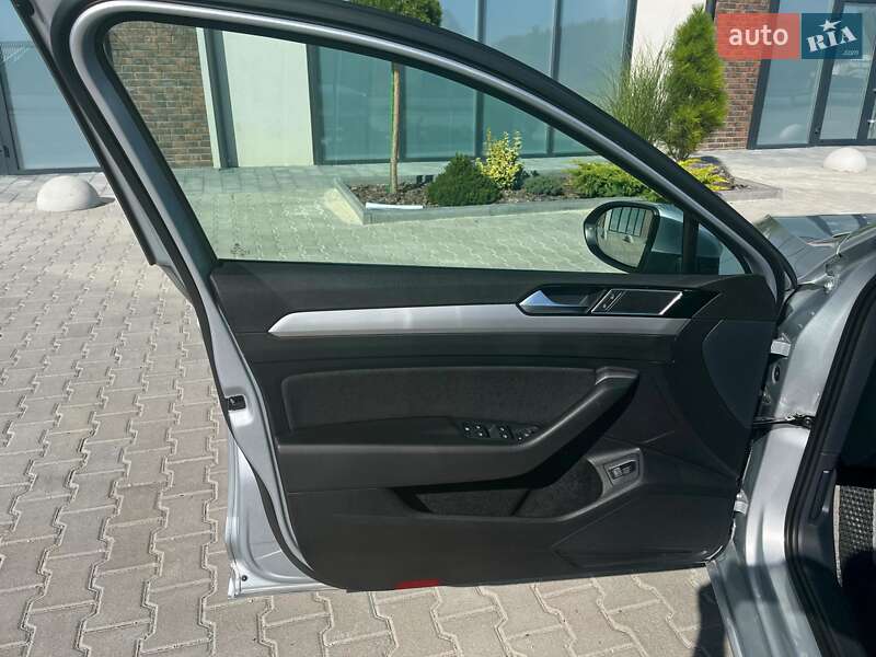 Універсал Volkswagen Passat 2014 в Тернополі