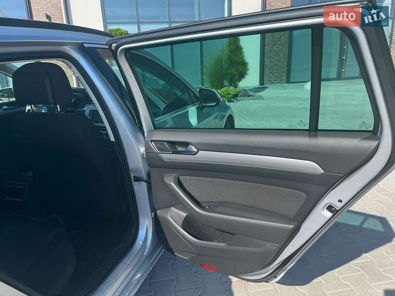 Універсал Volkswagen Passat 2014 в Тернополі