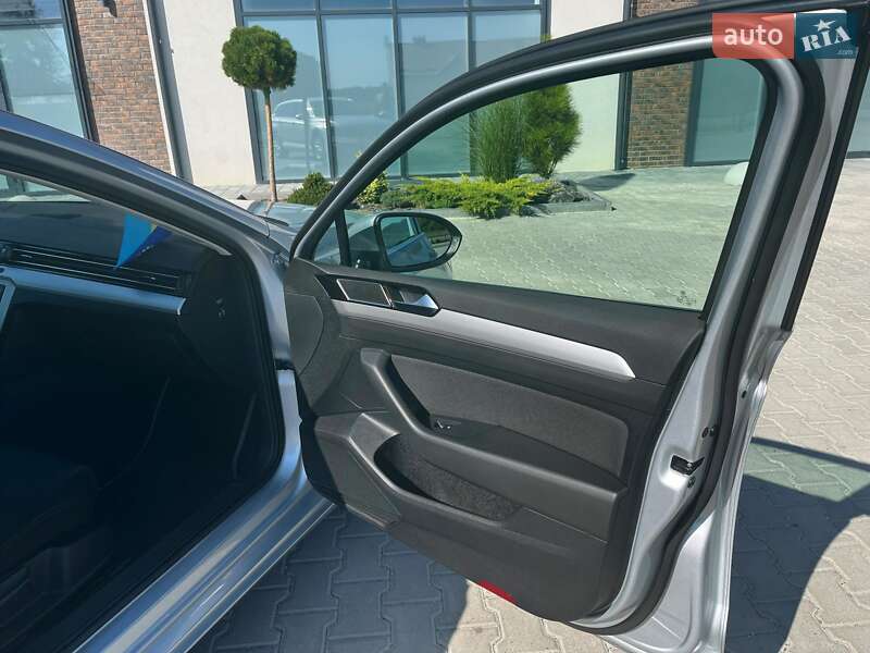 Універсал Volkswagen Passat 2014 в Тернополі