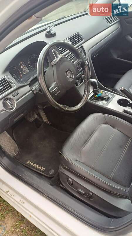 Седан Volkswagen Passat 2015 в Львове