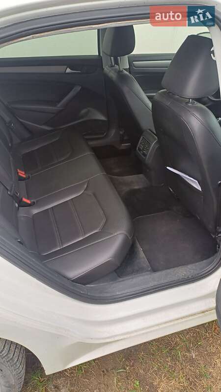Седан Volkswagen Passat 2015 в Львове