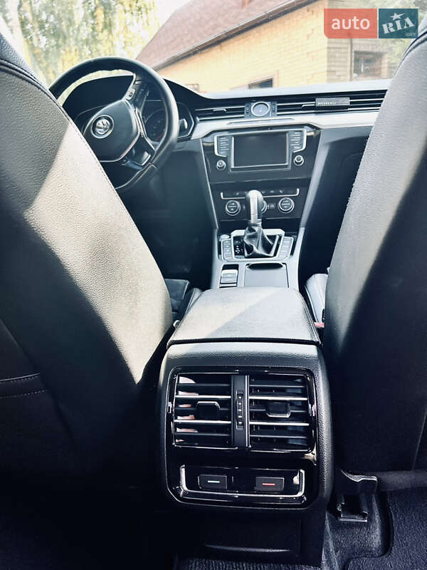 Седан Volkswagen Passat 2017 в Харькове фото 17 Седан Volkswagen Passat 2017 в Харькове