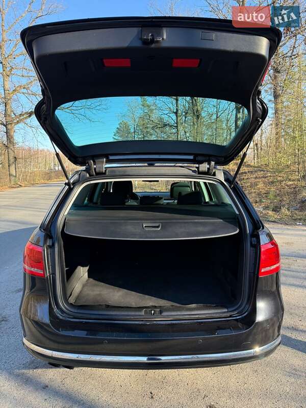 Універсал Volkswagen Passat 2012 в Житомирі