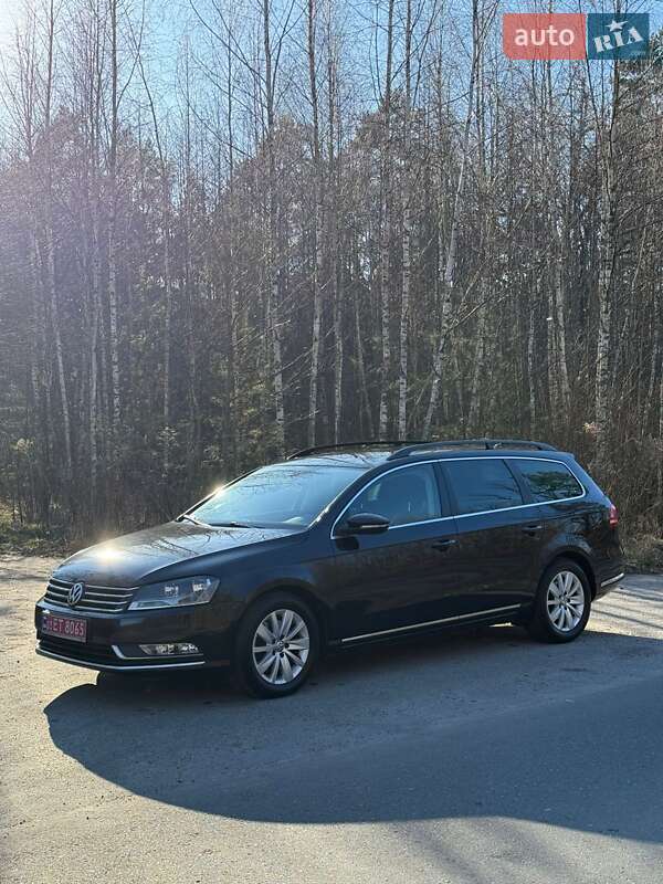 Універсал Volkswagen Passat 2012 в Житомирі