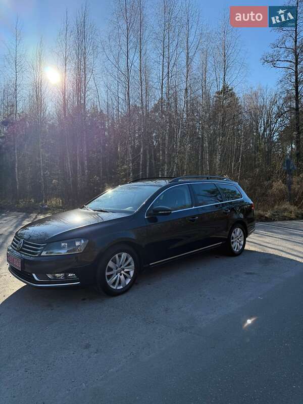 Універсал Volkswagen Passat 2012 в Житомирі
