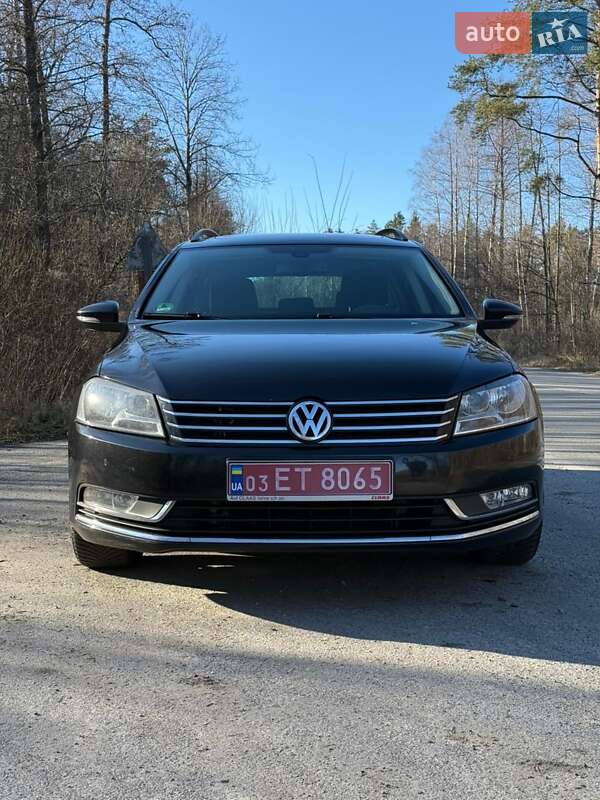 Універсал Volkswagen Passat 2012 в Житомирі
