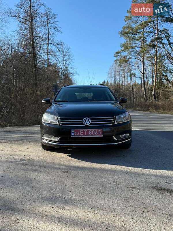 Універсал Volkswagen Passat 2012 в Житомирі