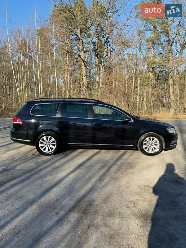 Універсал Volkswagen Passat 2012 в Житомирі