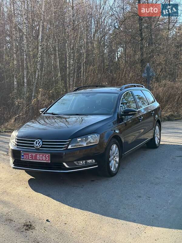 Універсал Volkswagen Passat 2012 в Житомирі