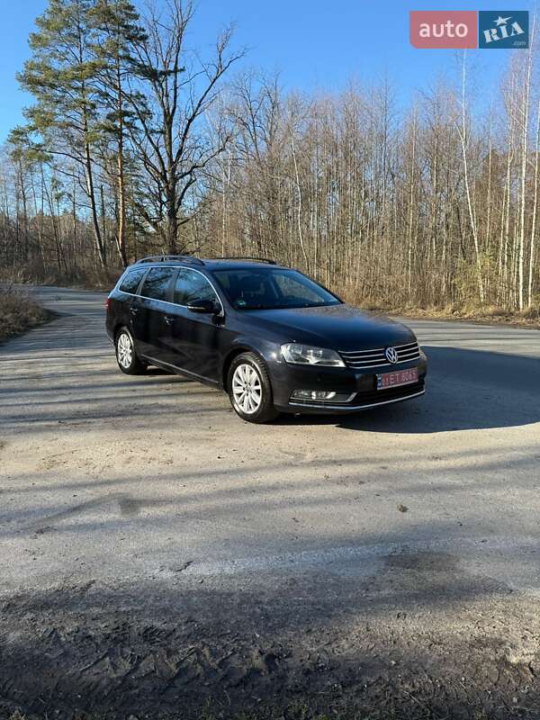 Універсал Volkswagen Passat 2012 в Житомирі