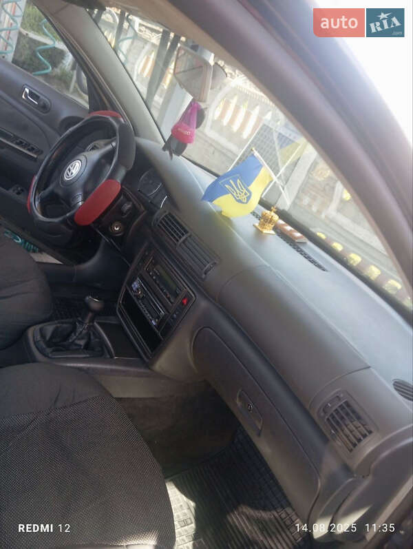 Седан Volkswagen Passat 2003 в Олевську