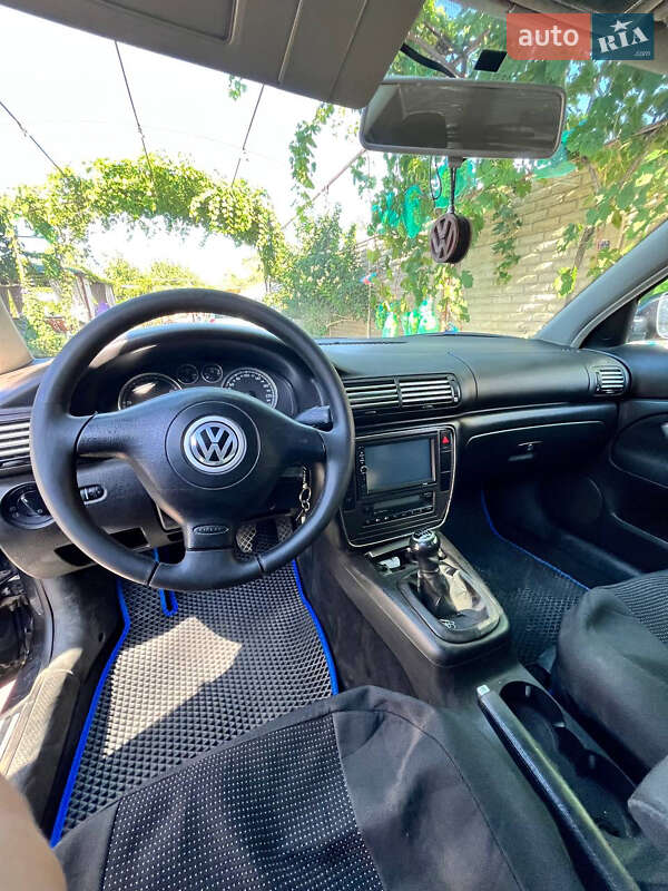 Седан Volkswagen Passat 2002 в Одесі