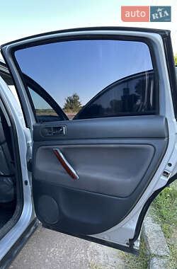 Седан Volkswagen Passat 2005 в  фото 15 Седан Volkswagen Passat 2005 в