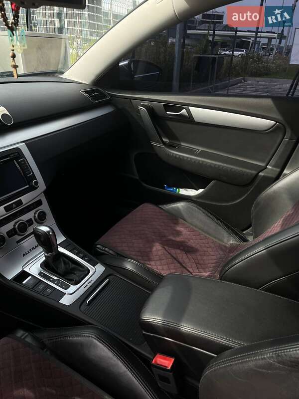 Універсал Volkswagen Passat 2012 в Львові