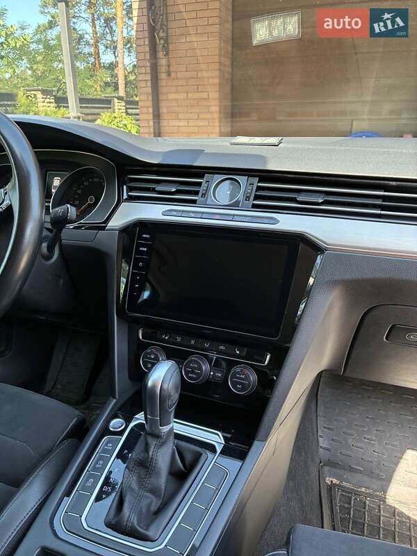 Седан Volkswagen Passat 2015 в Житомирі