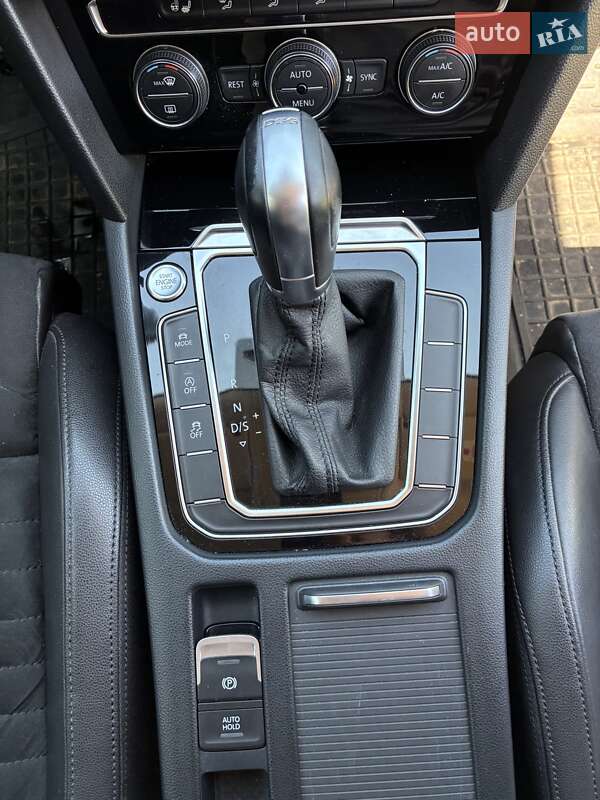 Седан Volkswagen Passat 2015 в Житомирі