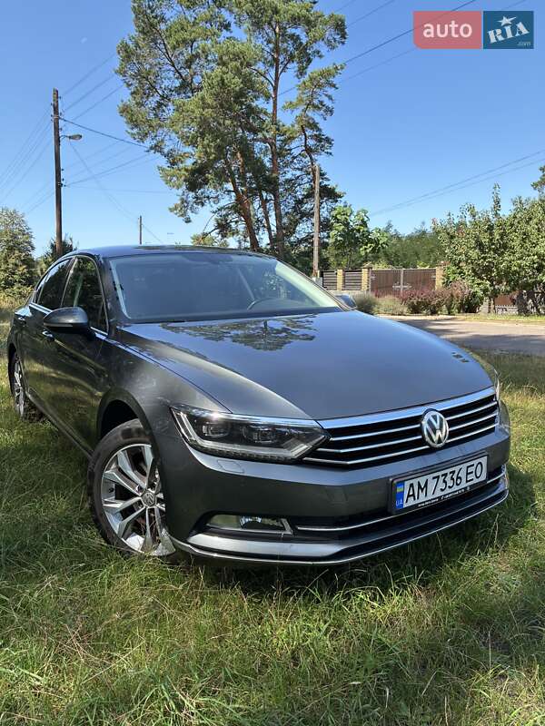 Седан Volkswagen Passat 2015 в Житомирі