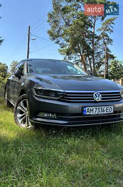 Седан Volkswagen Passat 2015 в Житомире