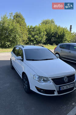 Универсал Volkswagen Passat 2005 в Сарнах
