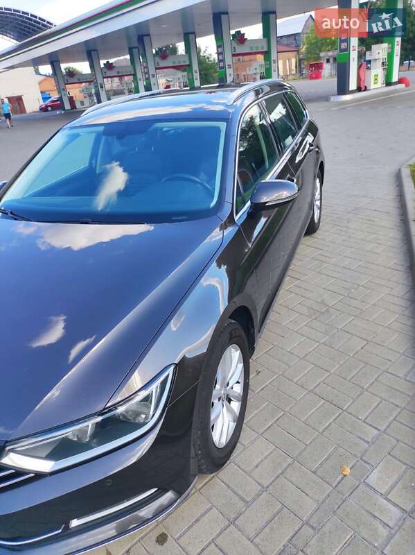 Універсал Volkswagen Passat 2015 в Житомирі
