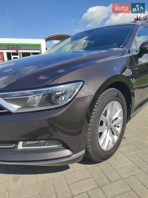 Універсал Volkswagen Passat 2015 в Житомирі