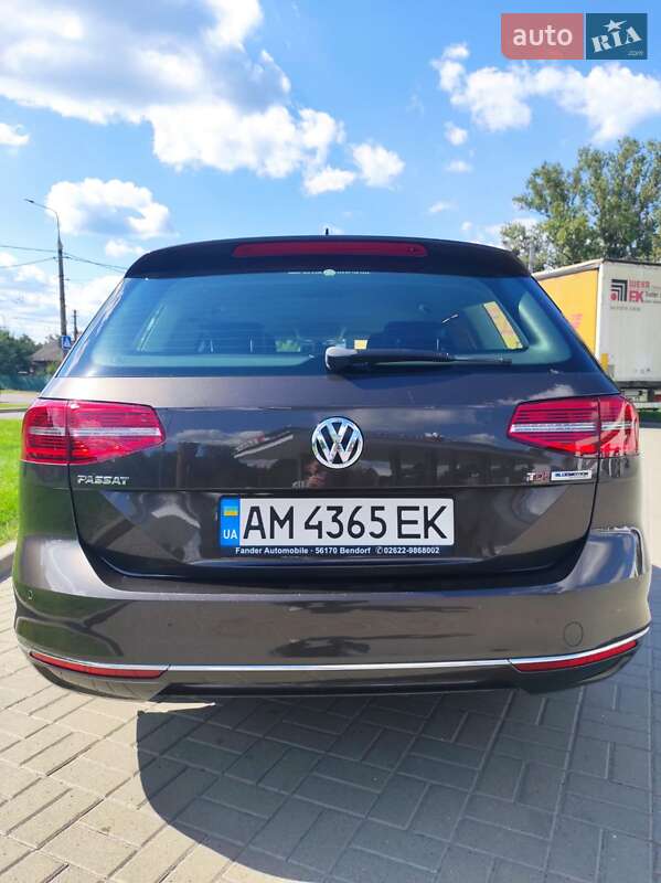 Універсал Volkswagen Passat 2015 в Житомирі