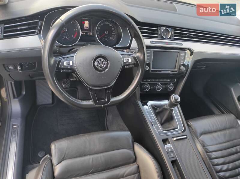 Універсал Volkswagen Passat 2015 в Житомирі