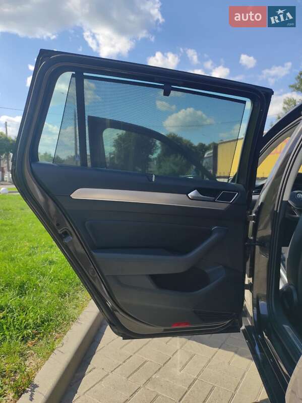 Універсал Volkswagen Passat 2015 в Житомирі