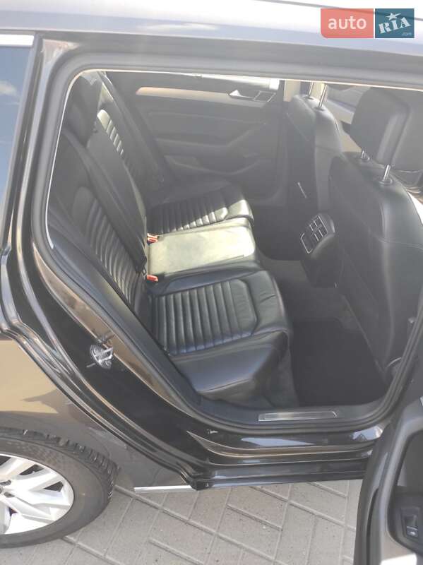 Універсал Volkswagen Passat 2015 в Житомирі