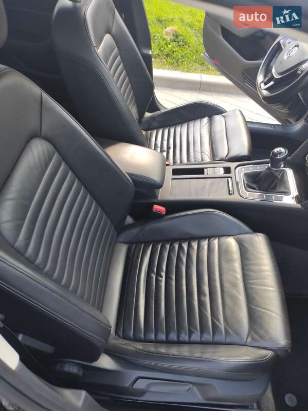 Універсал Volkswagen Passat 2015 в Житомирі