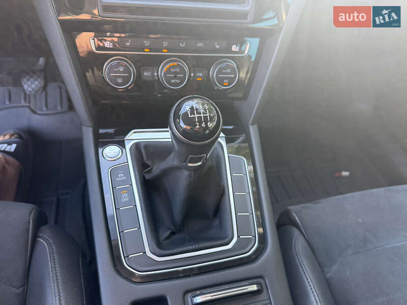 Седан Volkswagen Passat 2016 в Стрию