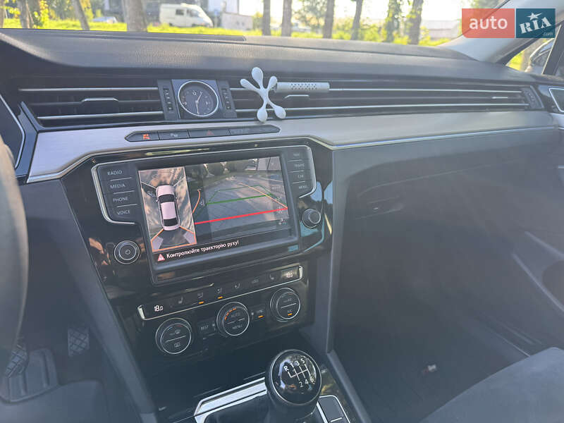 Седан Volkswagen Passat 2016 в Стрию