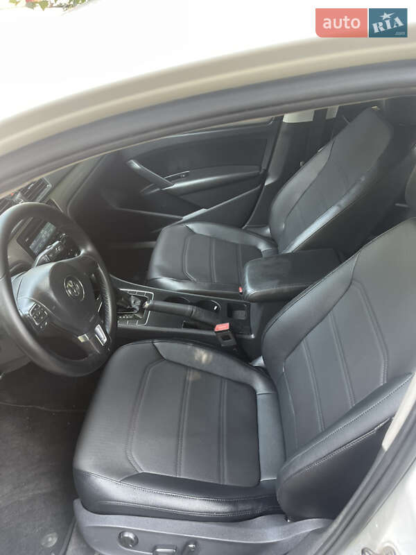 Седан Volkswagen Passat 2013 в Киеве фото 7 Седан Volkswagen Passat 2013 в Киеве