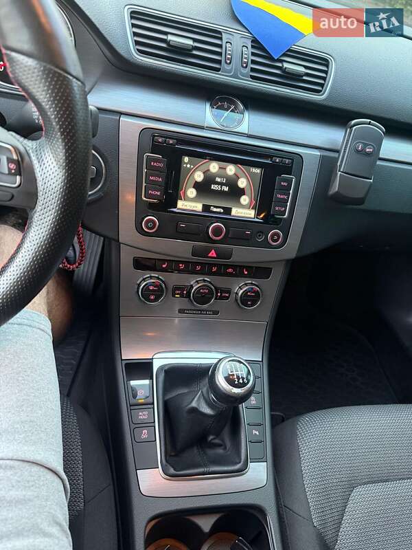 Универсал Volkswagen Passat 2012 в Днепре