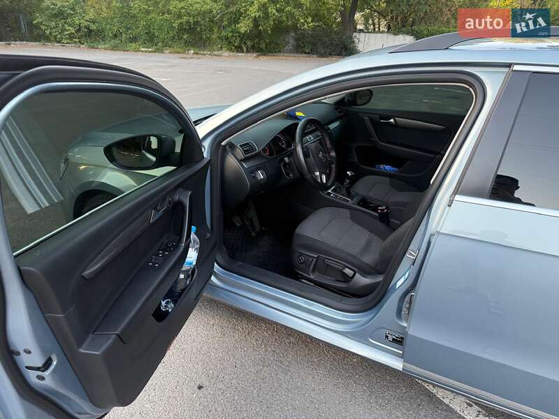 Универсал Volkswagen Passat 2012 в Днепре