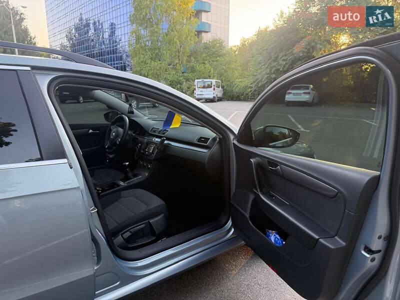 Универсал Volkswagen Passat 2012 в Днепре