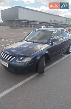 Седан Volkswagen Passat 2004 в Киеве