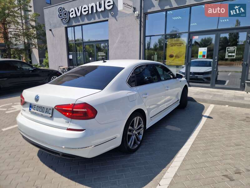 Седан Volkswagen Passat 2016 в Днепре