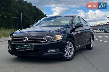 Седан Volkswagen Passat 2017 в Києві