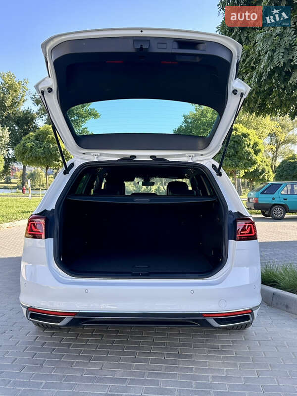 Универсал Volkswagen Passat 2021 в Умани фото 53 Универсал Volkswagen Passat 2021 в Умани
