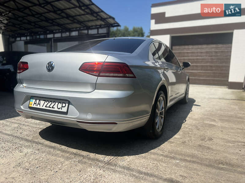 Седан Volkswagen Passat 2016 в Києві