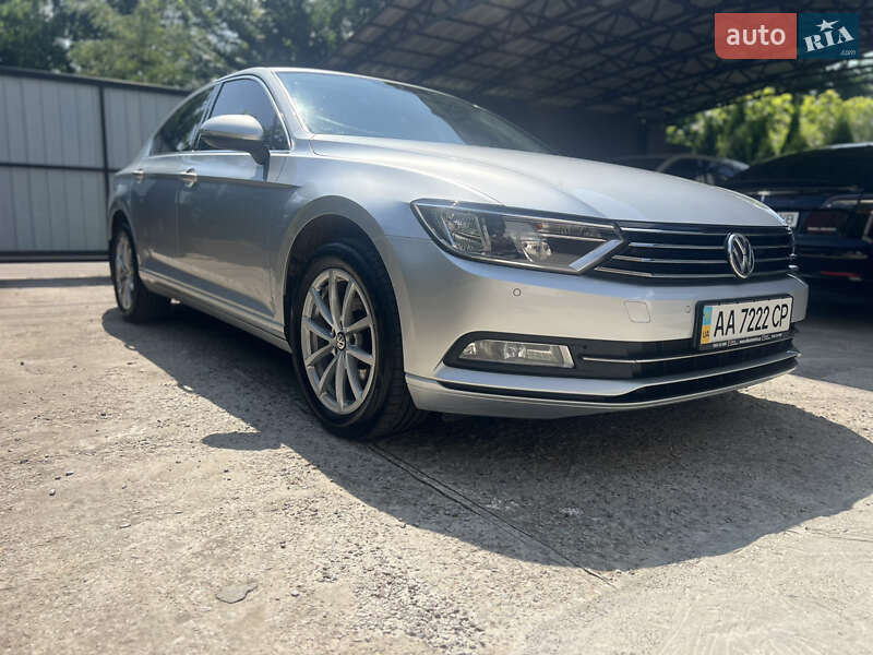 Седан Volkswagen Passat 2016 в Києві