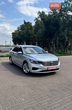 Седан Volkswagen Passat 2020 в Киеве