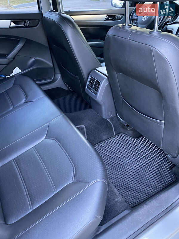 Седан Volkswagen Passat 2013 в Киеве