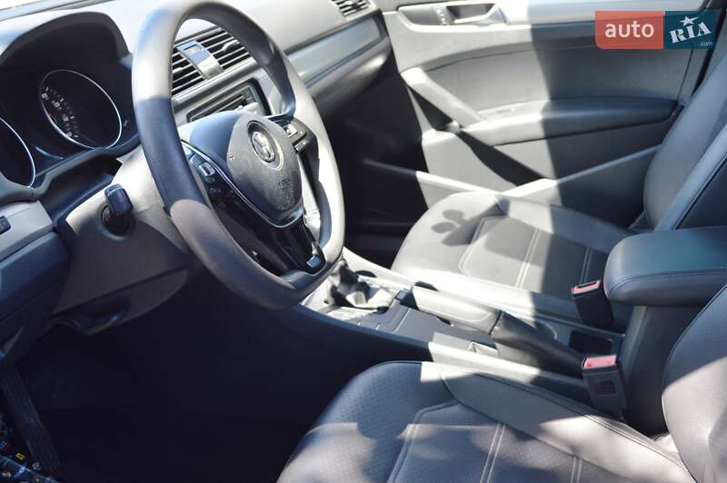 Седан Volkswagen Passat 2018 в Одессе