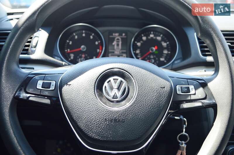 Седан Volkswagen Passat 2018 в Одессе