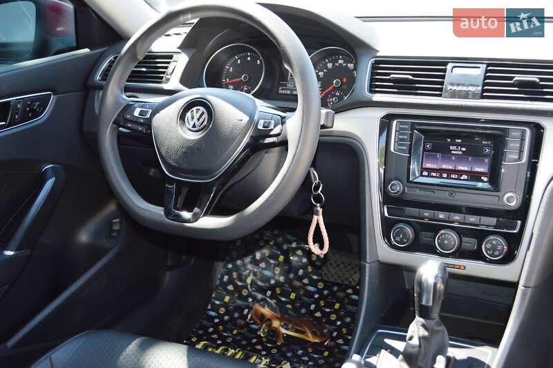 Седан Volkswagen Passat 2018 в Одессе