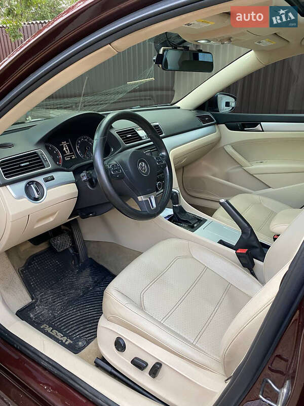 Седан Volkswagen Passat 2011 в Днепре