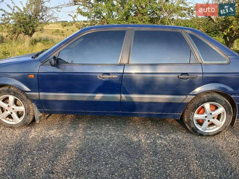 Седан Volkswagen Passat 1993 в Вінниці