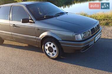 Седан Volkswagen Passat 1992 в Карлівці